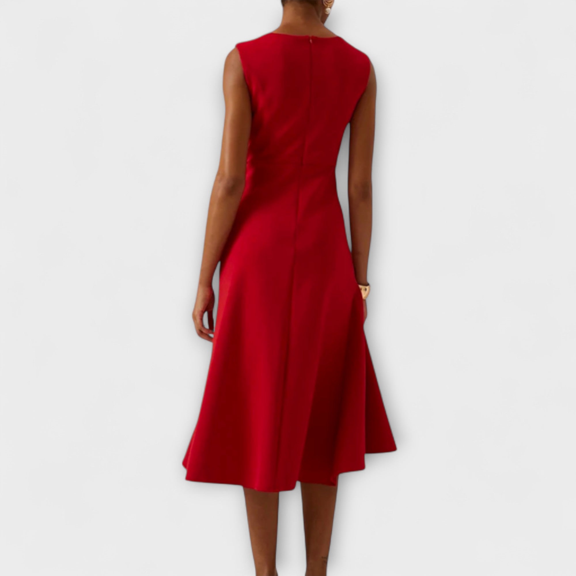 Éilis – Asymmetrisk draperad midiklänning