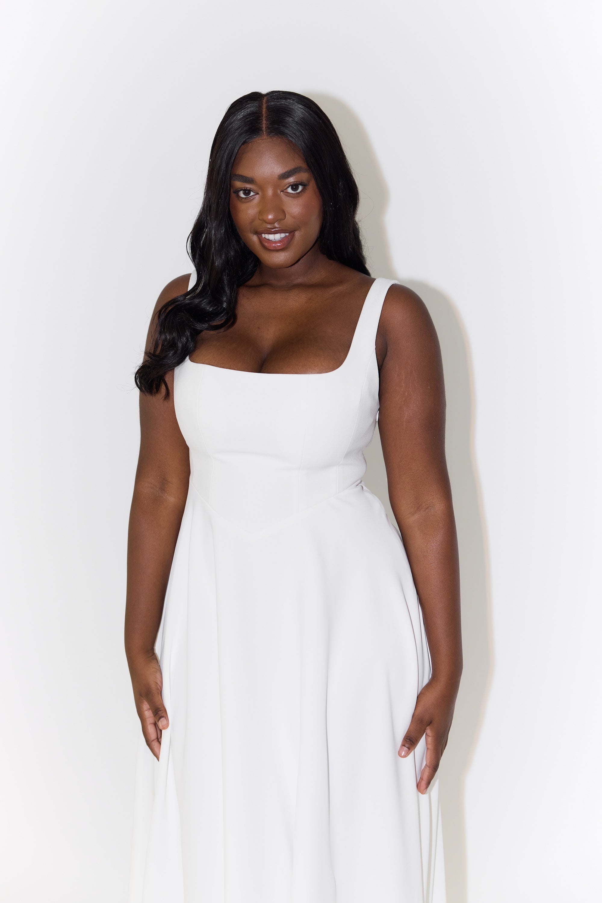 Amelia™ | Tidlös Flowy Midi Klänning