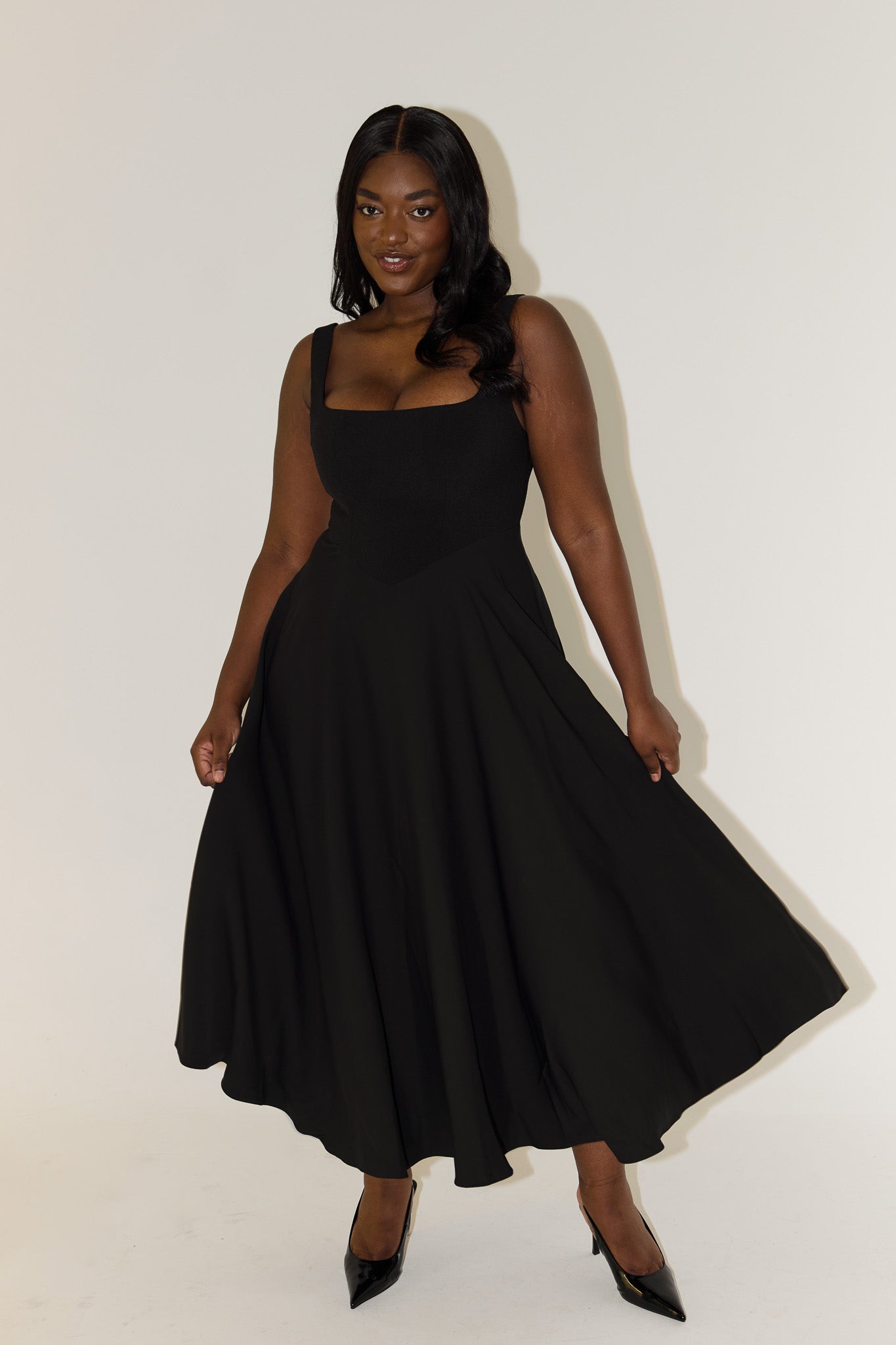 Amelia™ | Tidlös Flowy Midi Klänning