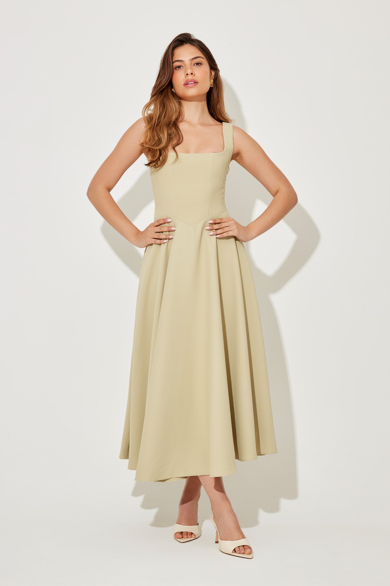 Amelia™ | Tidlös Flowy Midi Klänning