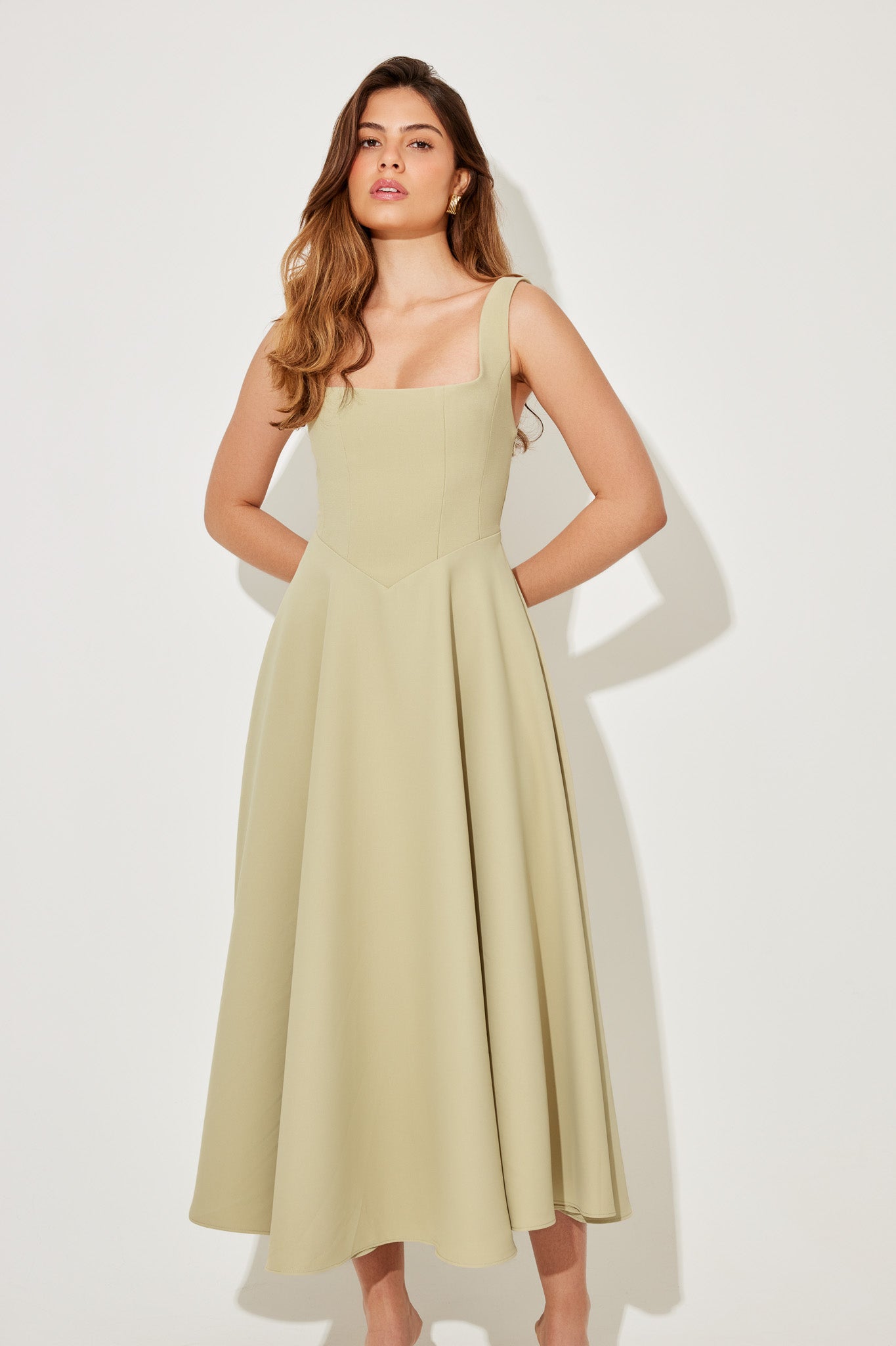 Amelia™ | Tidlös Flowy Midi Klänning