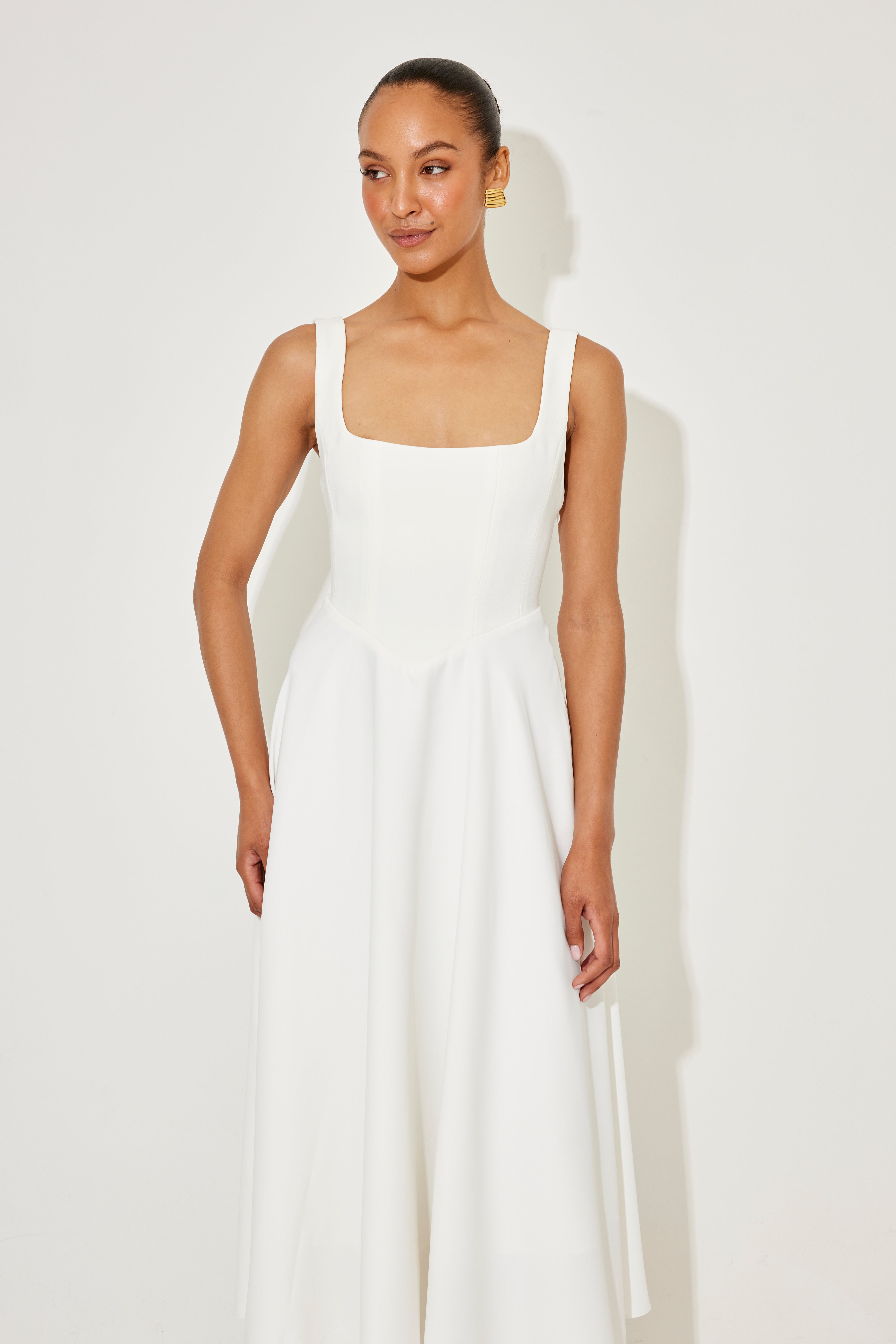 Amelia™ | Tidlös Flowy Midi Klänning