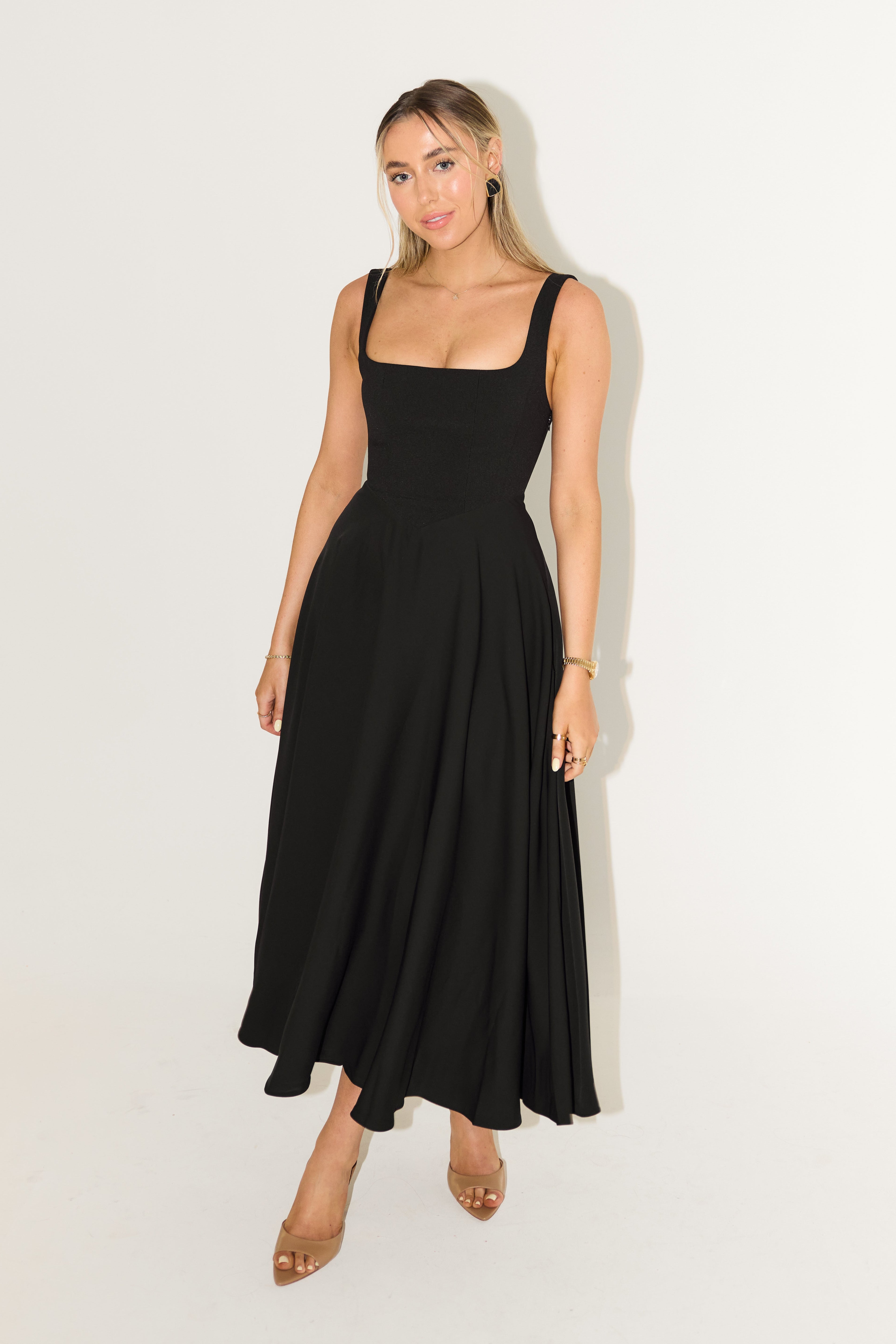 Amelia™ | Tidlös Flowy Midi Klänning